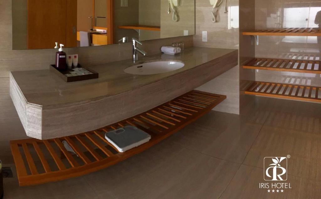 Iris Hotel Кан То Екстериор снимка